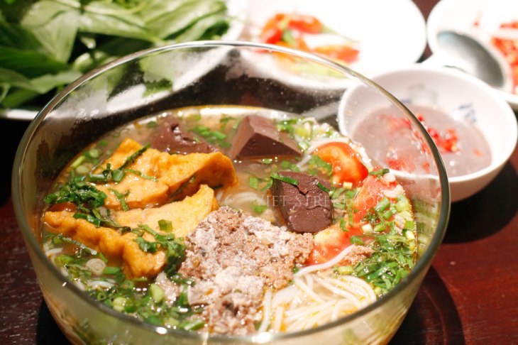 09d8f-viet-street-food_bunrieu5